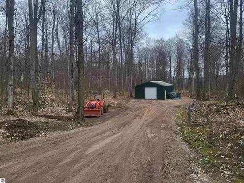 00 Fairview Rd, Beulah, MI 49617