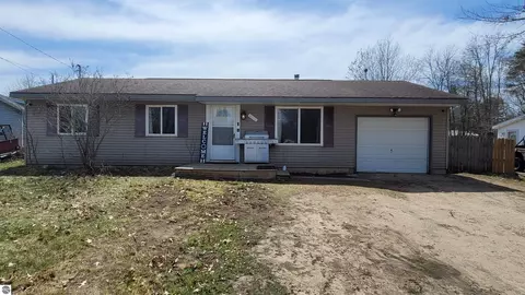 403 NW Kalkaska St, Kalkaska, MI 49646