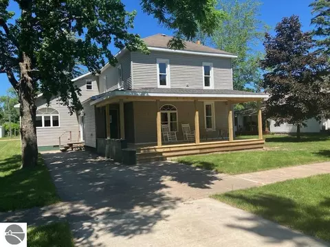 212 S Walnut St, Kalkaska, MI 49646