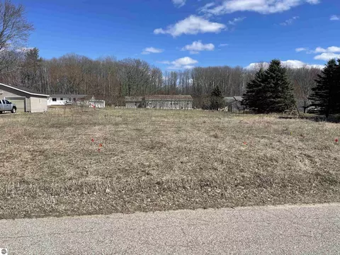 APT 20 Sara Drive, Lake City, MI 49651
