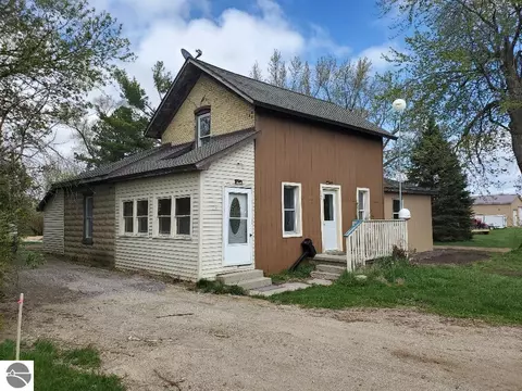 105 E Clay St, Ithaca, MI 48847