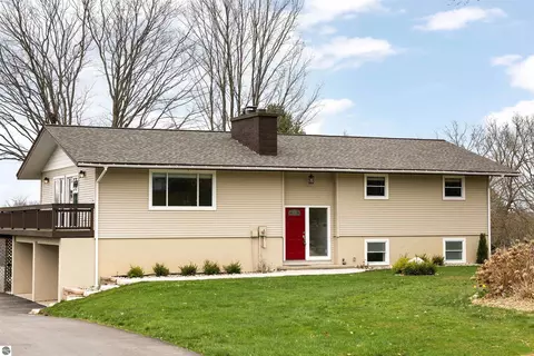 3667 Broadview Ter, Traverse City, MI 49684