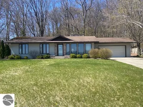 9654 S West Bayshore Dr, Traverse City, MI 49684