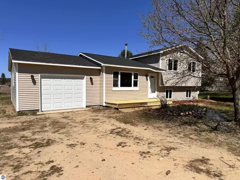 2579 Voice Rd, Kingsley, MI 49649