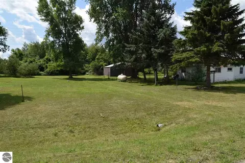 5612 E Remus Rd, Mount Pleasant, MI 48858 photo 4