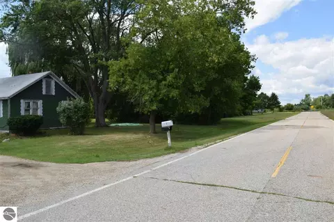 5612 E Remus Rd, Mount Pleasant, MI 48858 photo 3