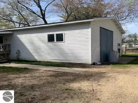 6074 E Broadway, Mount Pleasant, MI 48858 photo 3
