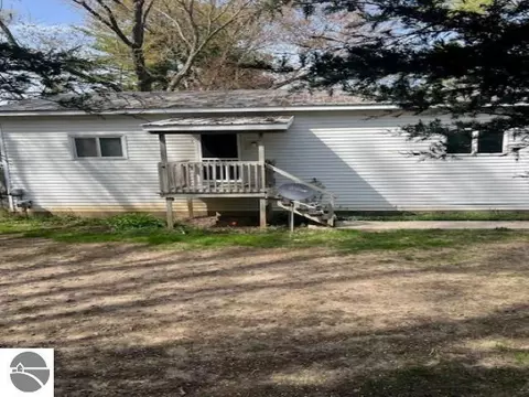 6074 E Broadway, Mount Pleasant, MI 48858 photo 2