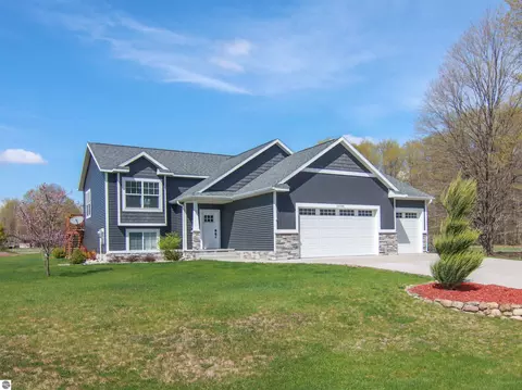 15688 Nuthatch Dr #22, Thompsonville, MI 49683