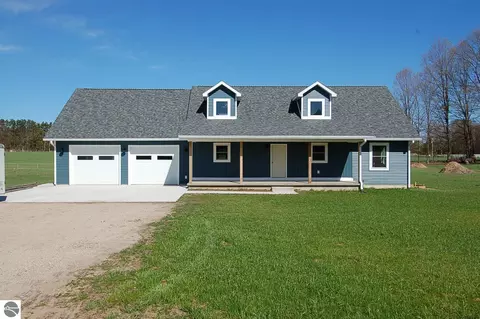 5595 S 45 12 Rd, Cadillac, MI 49601