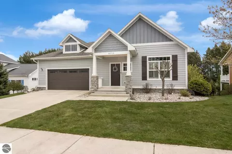 10713 Shrewbury St, Traverse City, MI 49684