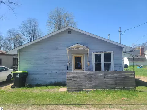 205 S Cherry St, Kalkaska, MI 49646
