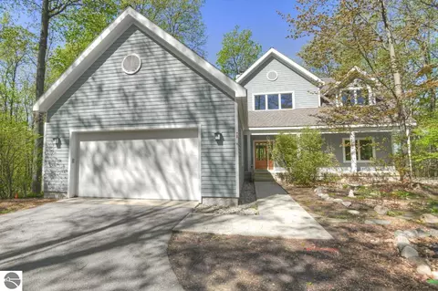 8640 S Lakeview Ridge Trl, Traverse City, MI 49684
