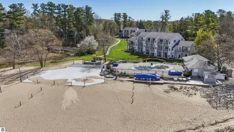5680 Creeks Xing #111, Williamsburg, MI 49690