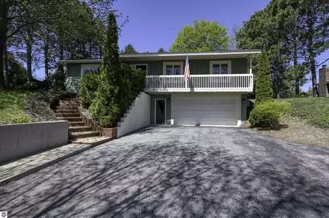 6066 S West-bay Shore Dr, Traverse City, MI 49684