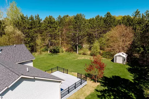 8224 Mapleleaf Dr, Traverse City, MI 49684 photo 65