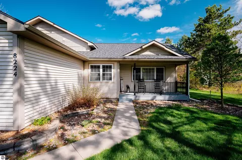 8224 Mapleleaf Dr, Traverse City, MI 49684 photo 68