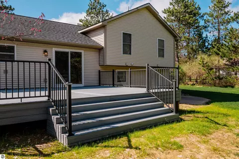 8224 Mapleleaf Dr, Traverse City, MI 49684 photo 49