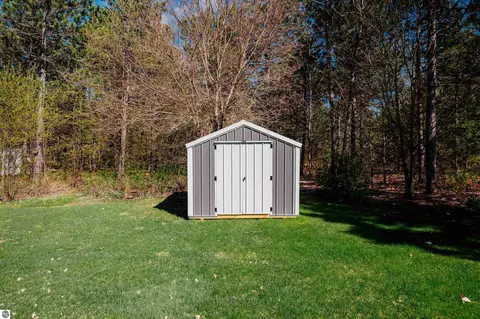 8224 Mapleleaf Dr, Traverse City, MI 49684 photo 54