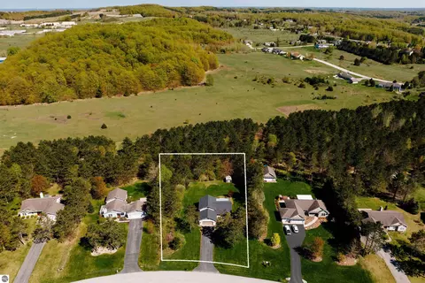 8224 Mapleleaf Dr, Traverse City, MI 49684 photo 3