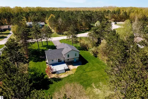 8224 Mapleleaf Dr, Traverse City, MI 49684 photo 63