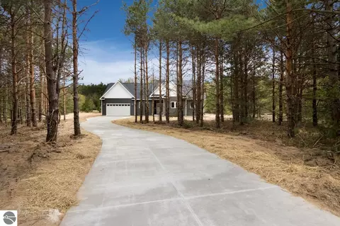 2700 Danbury Rd, Kingsley, MI 49649