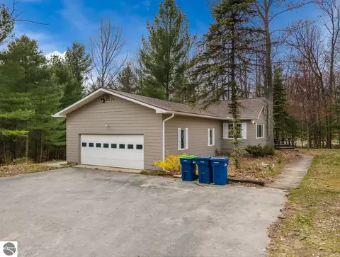1039 W Long Lake Rd, Traverse City, MI 49685