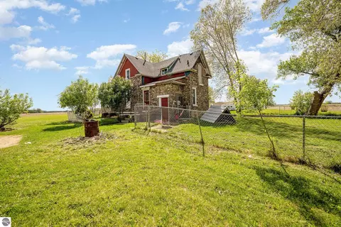 6345 E Rosebush Rd, Rosebush, MI 48878