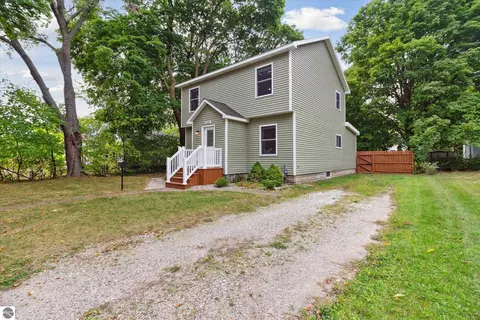 1020 S Arnold St, Mount Pleasant, MI 48858