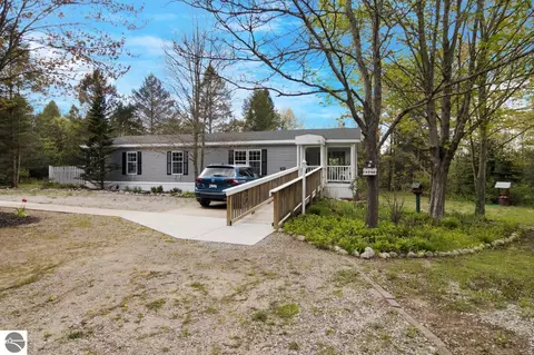 7584 W 12 12 Rd, Mesick, MI 49668