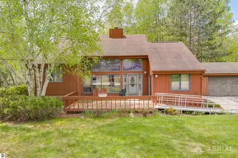 5725 Greensboro Way, Gladwin, MI 48624