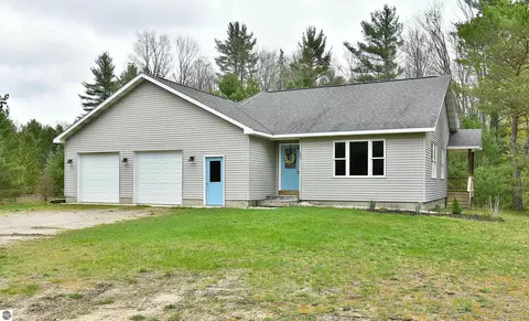 18061 Virginia Cir, Interlochen, MI 49643