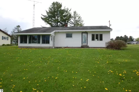 4714 Oak Dr, West Branch, MI 48661