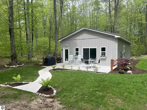 8660 Wilderness Trl, Traverse City, MI 49684