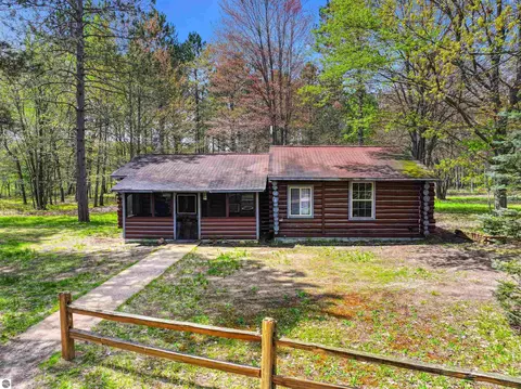 3265 W Jennings Rd, Lake City, MI 49651