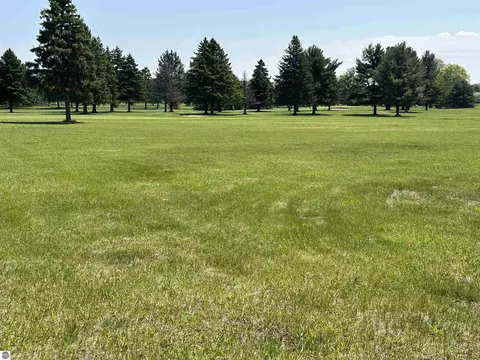 1019 1021 Par Dr, Weidman, MI 48893