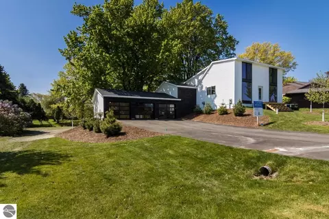 3214 Michael Dr, Williamsburg, MI 49690 photo 4