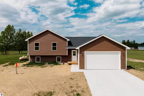 5428 Revella Ln #39, Grawn, MI 49637