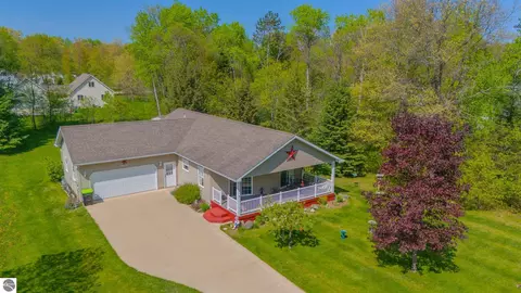 6622 Ellen Dr, Roscommon, MI 48653