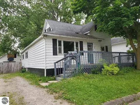 129 Valley Ave, Alma, MI 48801