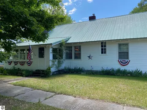 14573 Thompson Ave, Thompsonville, MI 49683