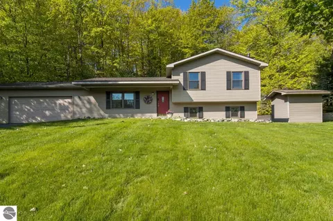 4767 Hampshire Dr, Williamsburg, MI 49690