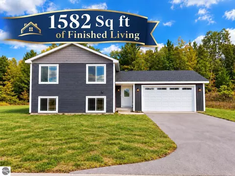 4860 Meadowlark Ln, Traverse City, MI 49685