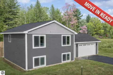 4860 Meadowlark Ln, Traverse City, MI 49685