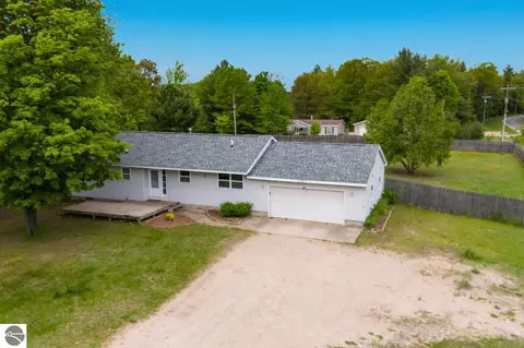4981 NE N Shore Dr, Kalkaska, MI 49646