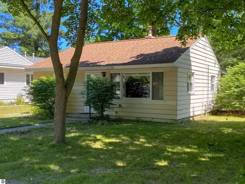 429 Hamilton St, Traverse City, MI 49686