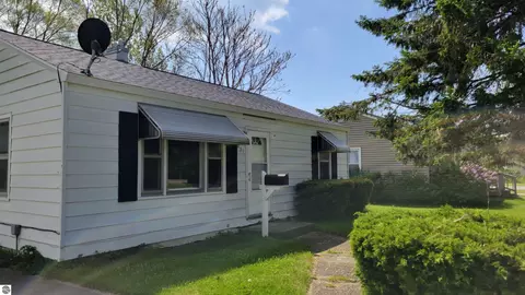 431 Third St, Oscoda, MI 48750