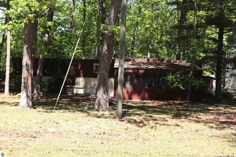 575 Elizabeth St, Fife Lake, MI 49633
