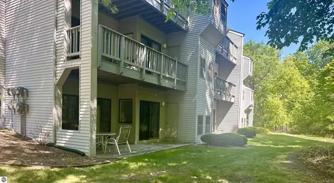 5712 N Creeks Xing, Williamsburg, MI 49690