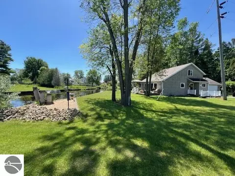 202 W North St, Tawas City, MI 48763